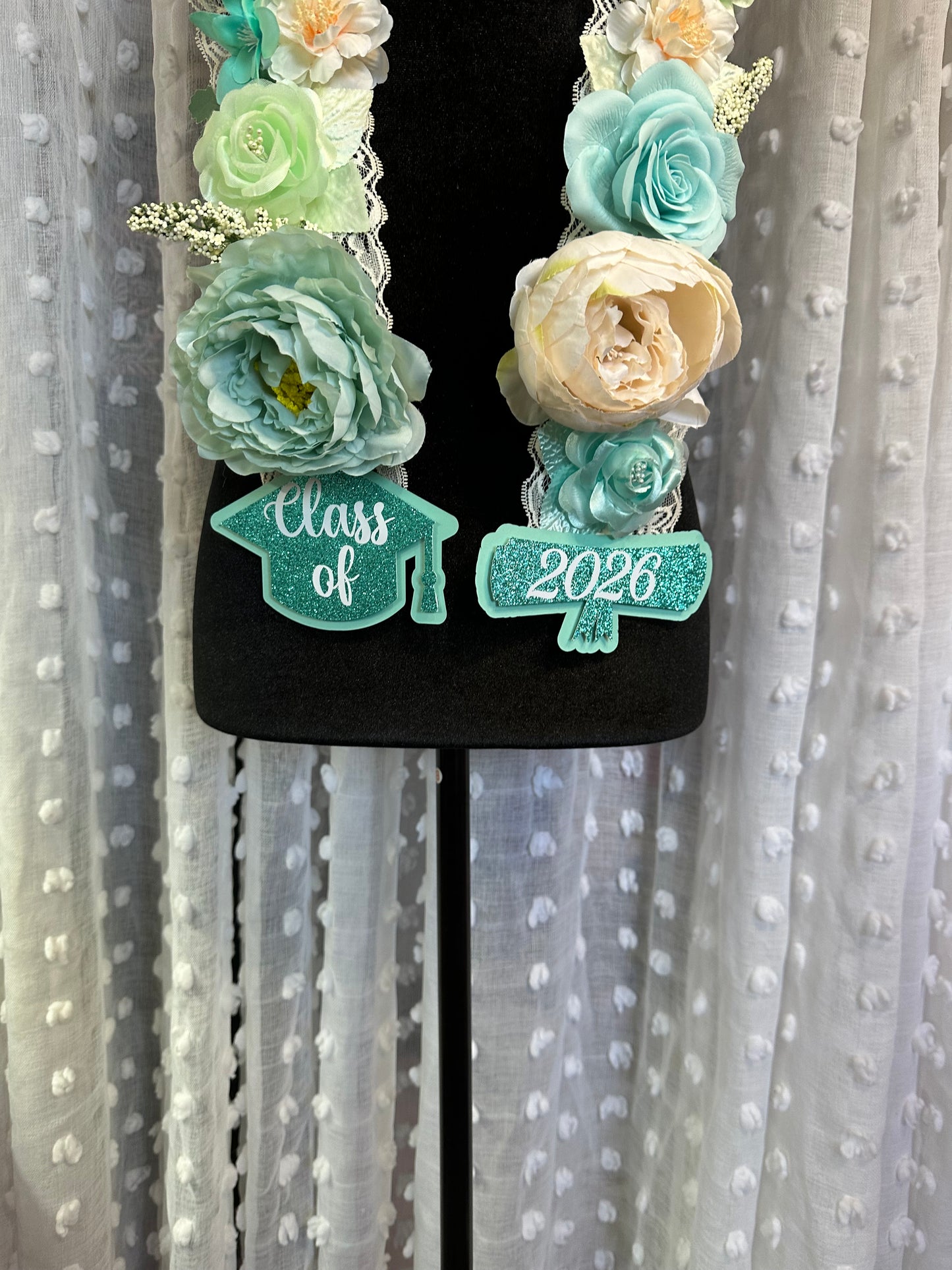 Mint Floral Graduation Lei – Class of 2026 Personalized Graduation Lei with Custom Name – High School or College Grad Gift