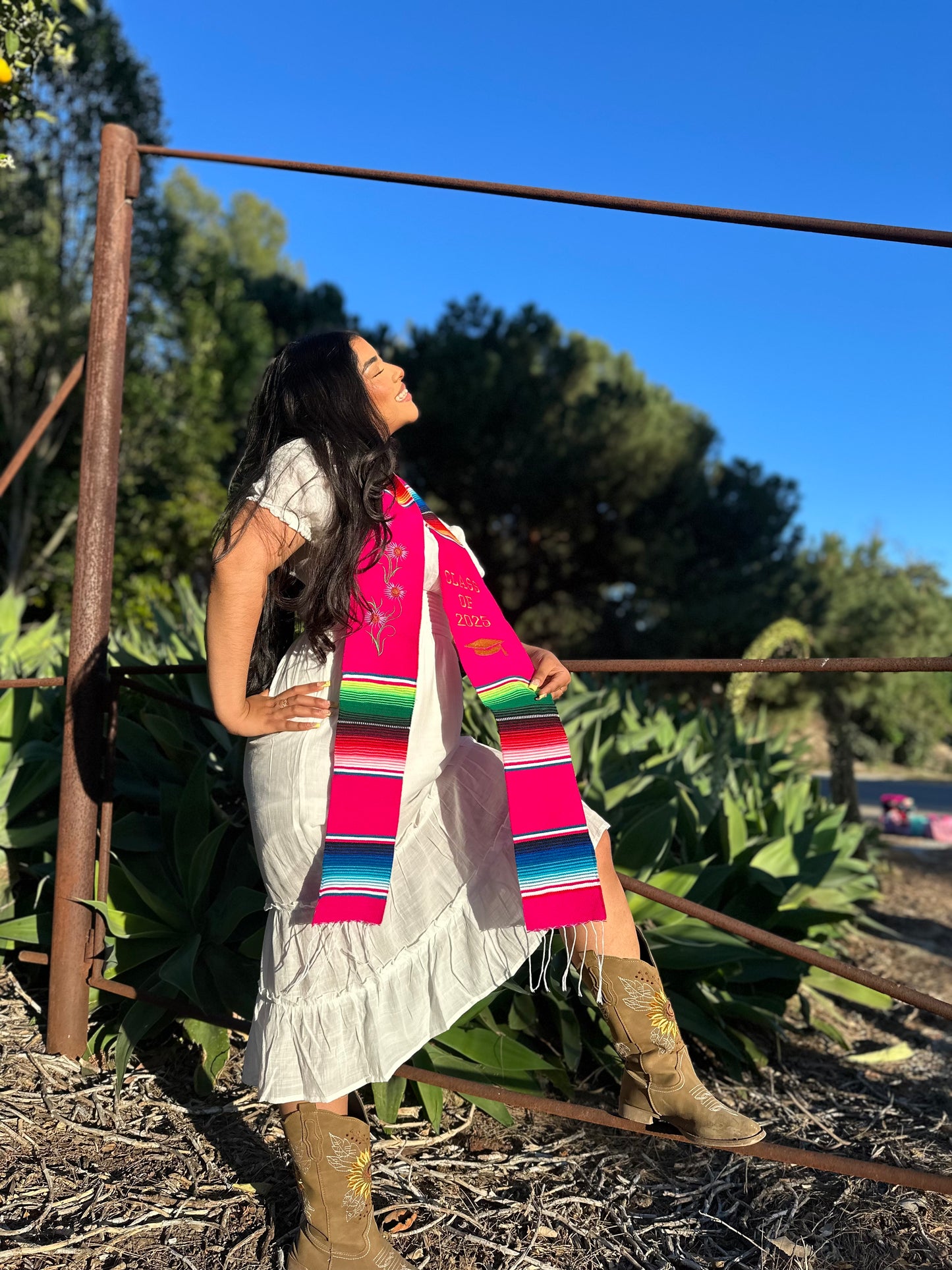 Hot Pink Sarape Stole with Daisies Class of 2025