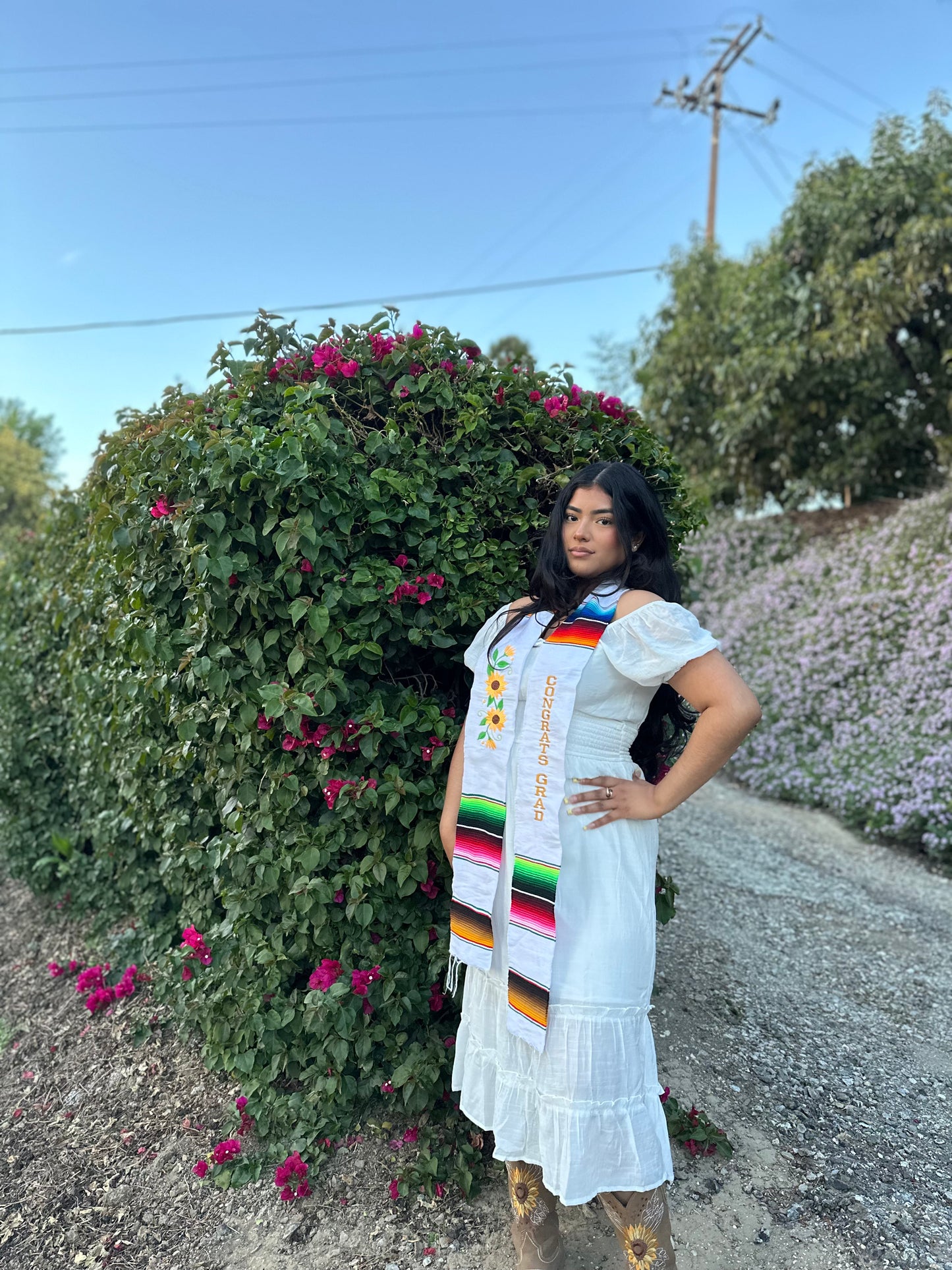 White Sunflower Congrats Grad Sarape Stole