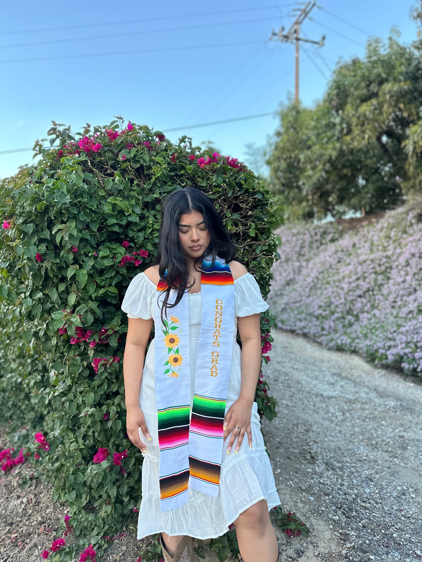 White Sunflower Congrats Grad Sarape Stole