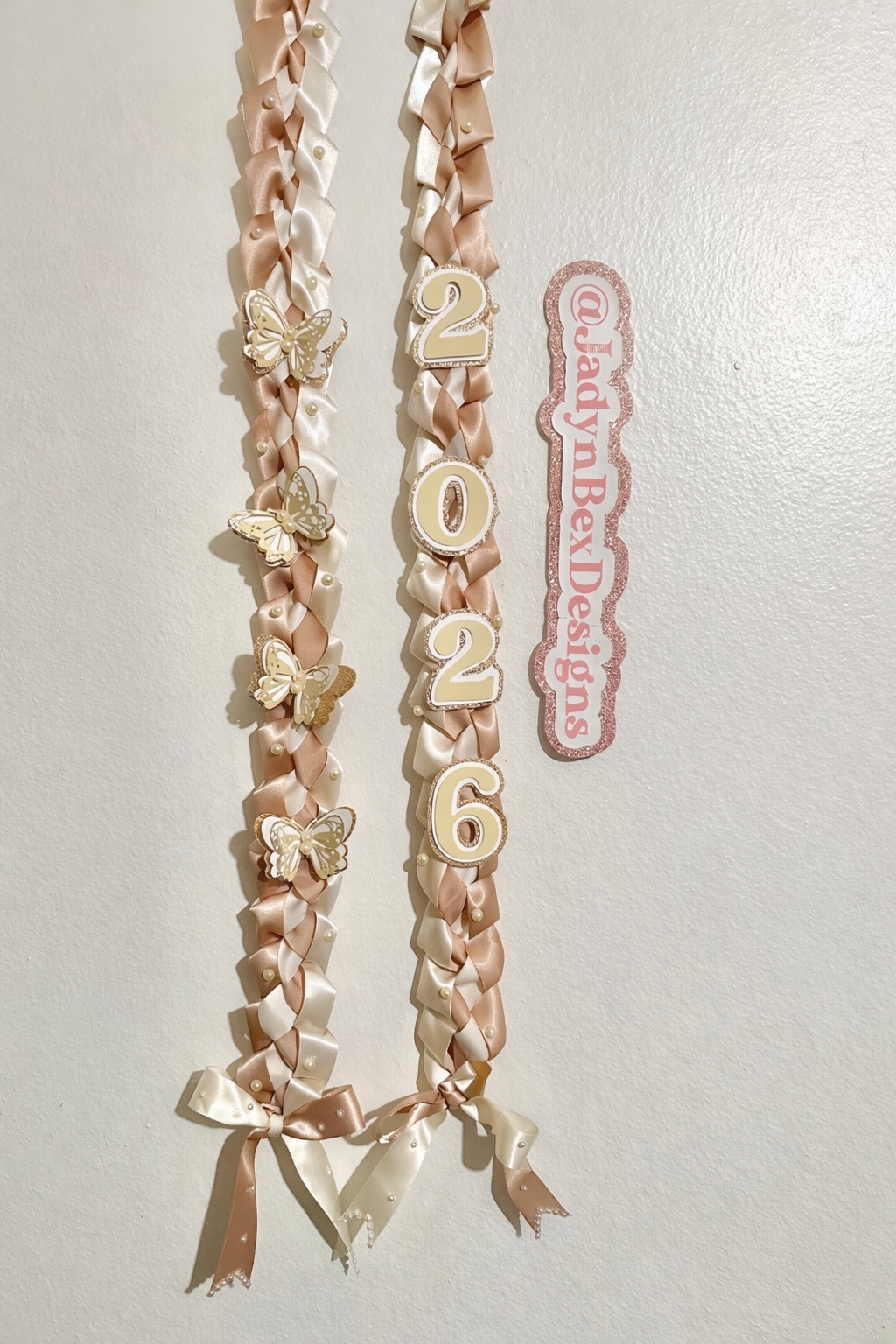 Neutral/Beige Coquette 2026 Graduation Lei